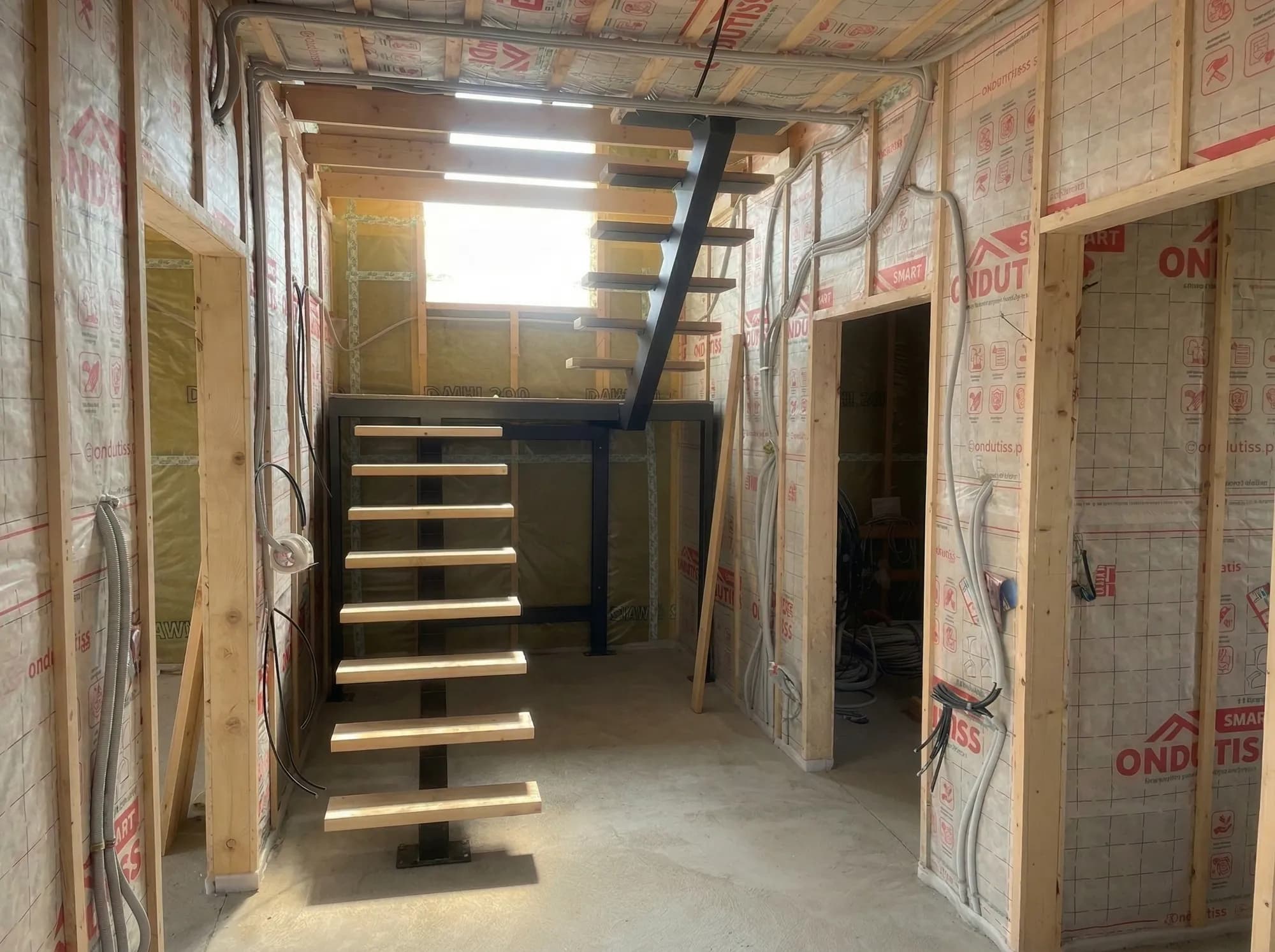 Двухэтажный дом с панорамным остеклением 2