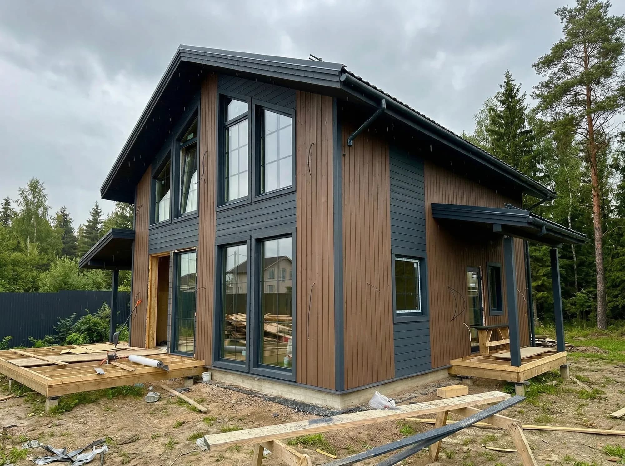 Двухэтажный дом с панорамным остеклением 5